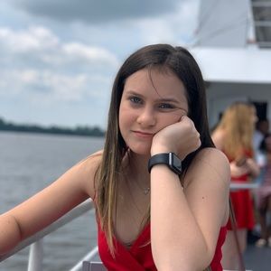 Meet your Posher, Julia